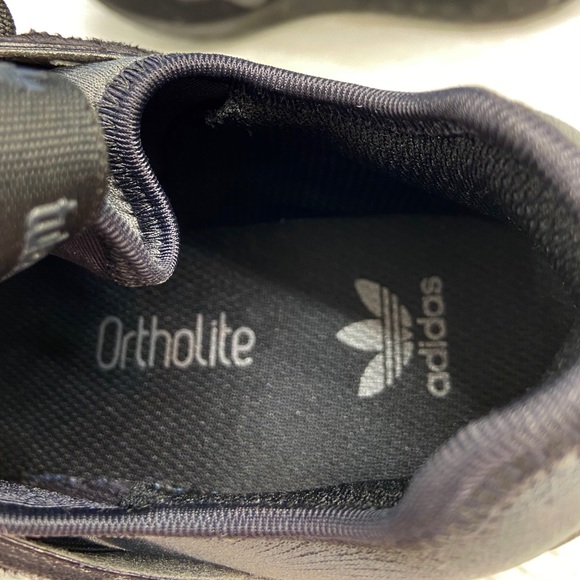 adidas tubular radial j